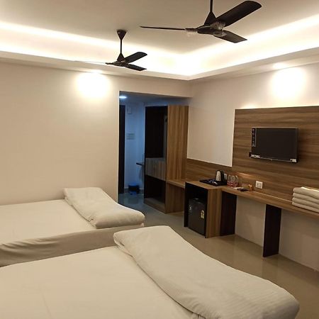 Gods County Hotels & Resorts Tarapith Exteriör bild