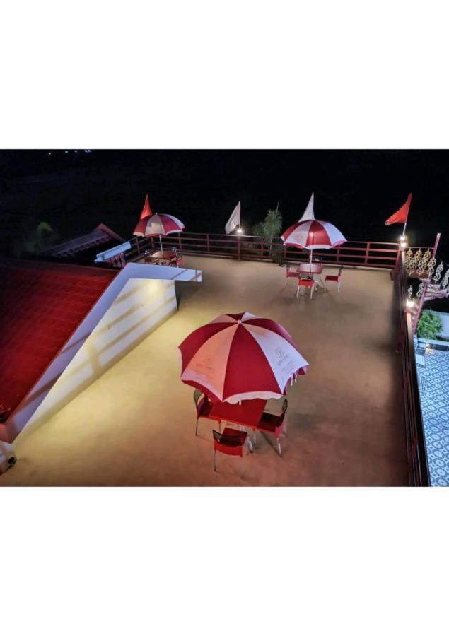 Gods County Hotels & Resorts Tarapith Exteriör bild