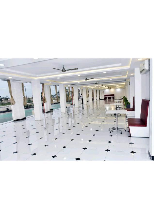 Gods County Hotels & Resorts Tarapith Exteriör bild
