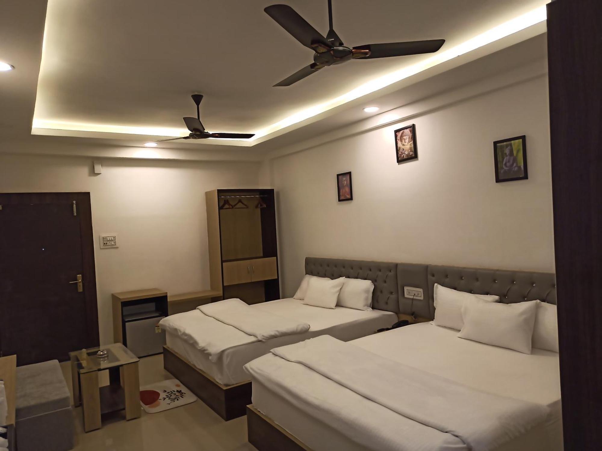 Gods County Hotels & Resorts Tarapith Exteriör bild