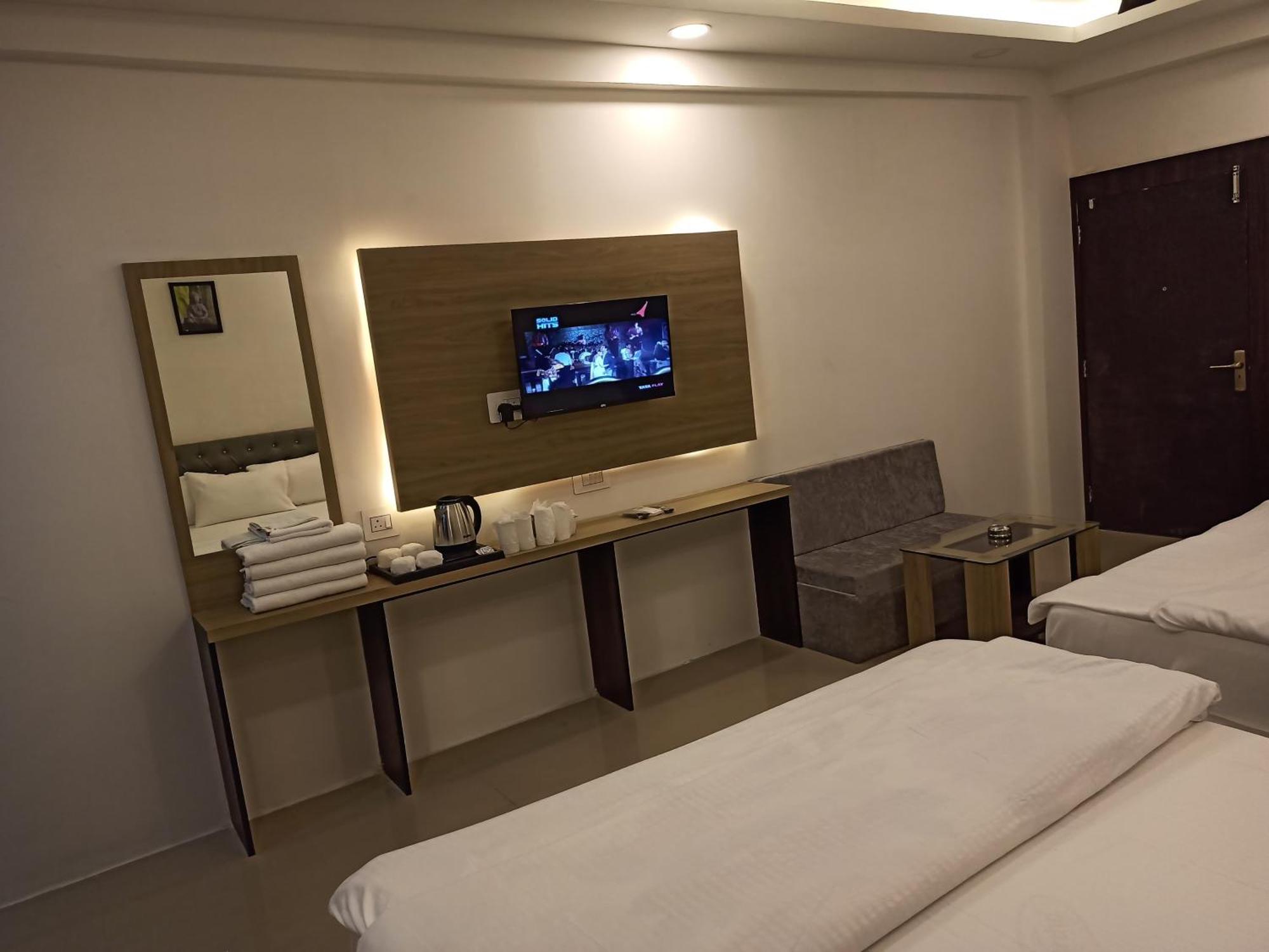 Gods County Hotels & Resorts Tarapith Exteriör bild
