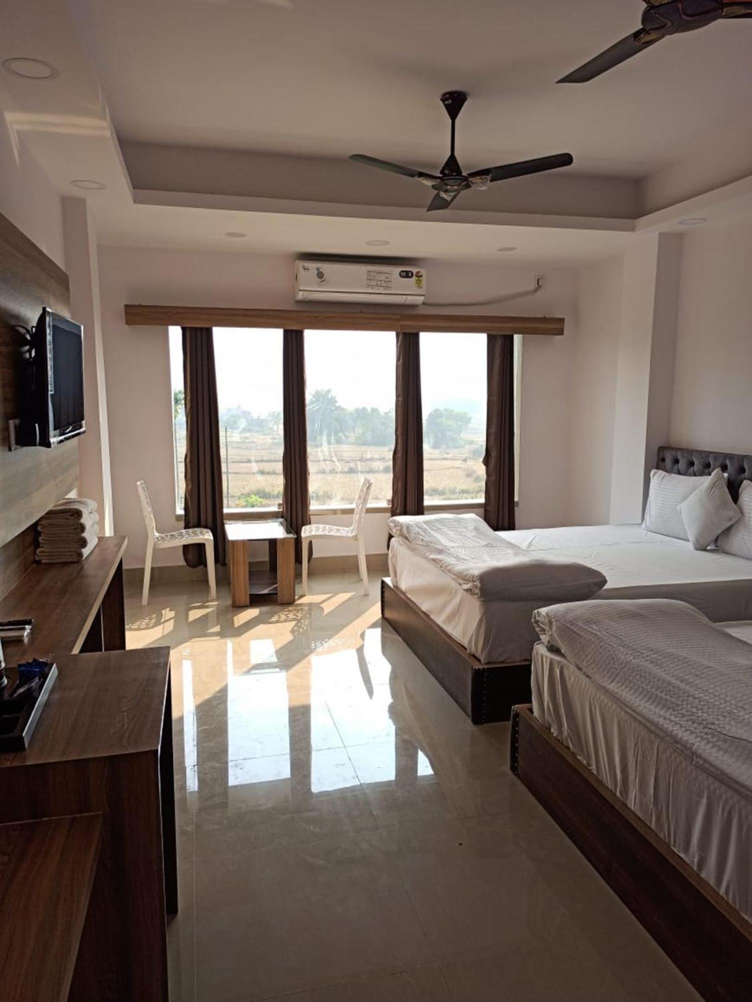 Gods County Hotels & Resorts Tarapith Exteriör bild