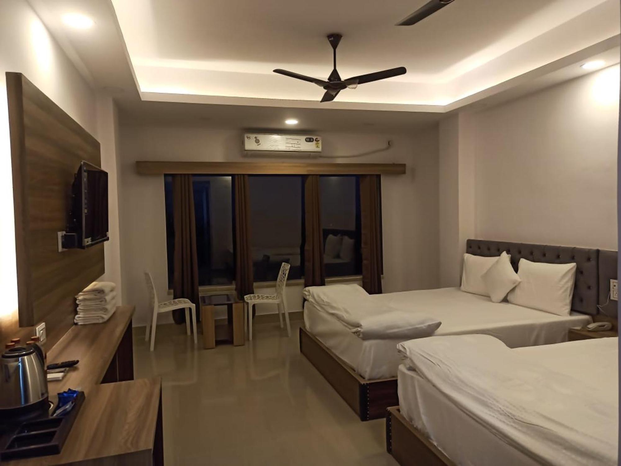 Gods County Hotels & Resorts Tarapith Exteriör bild