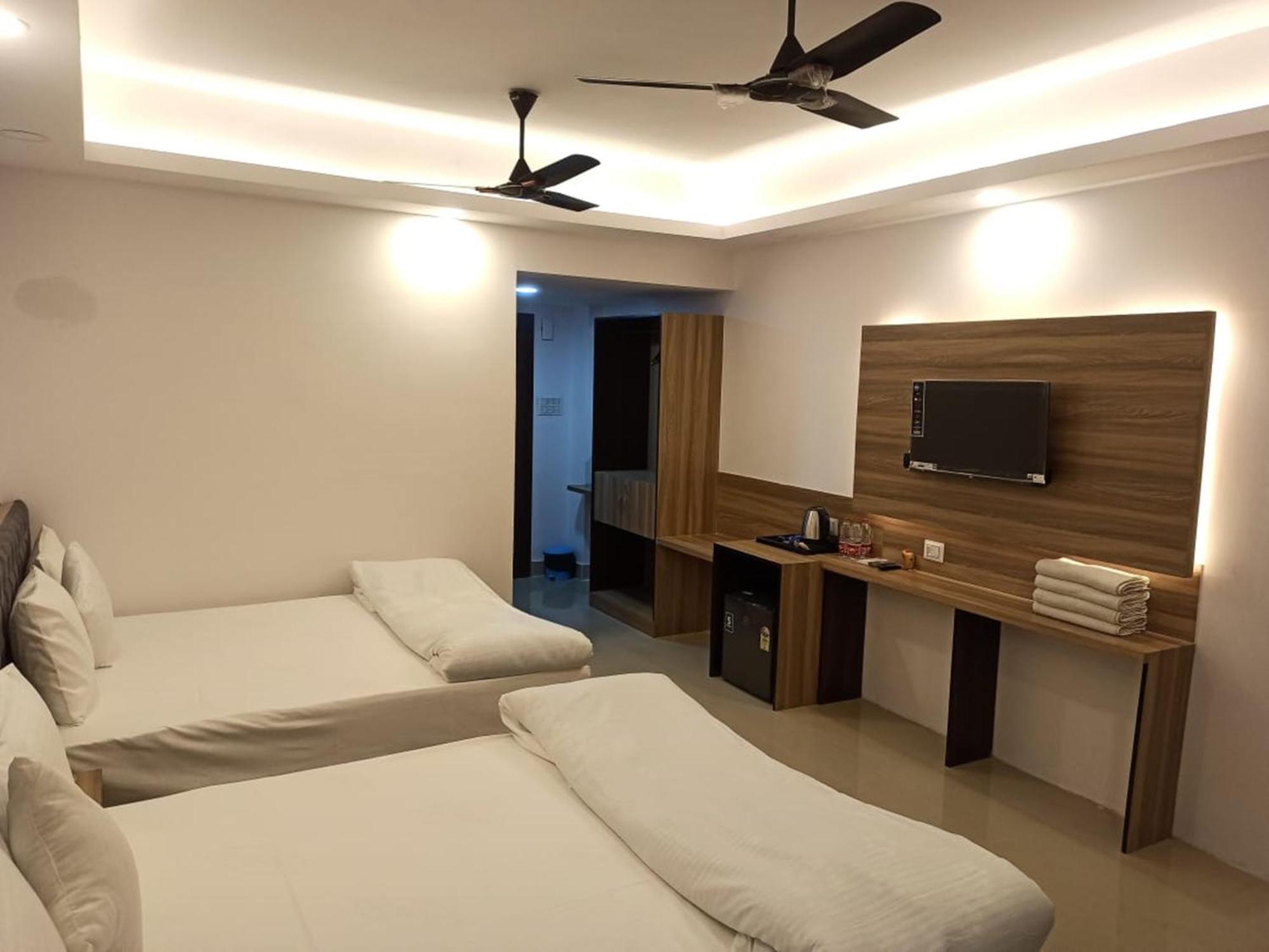Gods County Hotels & Resorts Tarapith Exteriör bild
